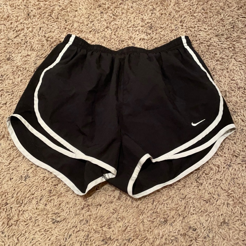 Women’s Nike tempo shorts size S